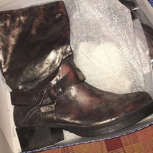 Vera Wang Boots